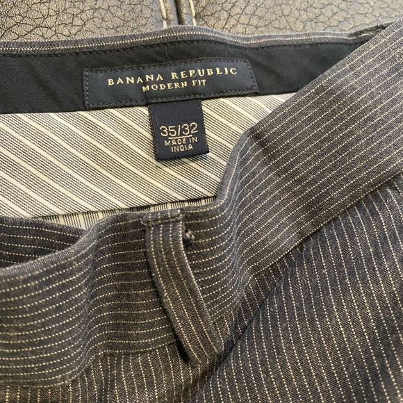 Banana Republic Pinstriped Modern Fit Pants 35x32. - Picture 2 of 4